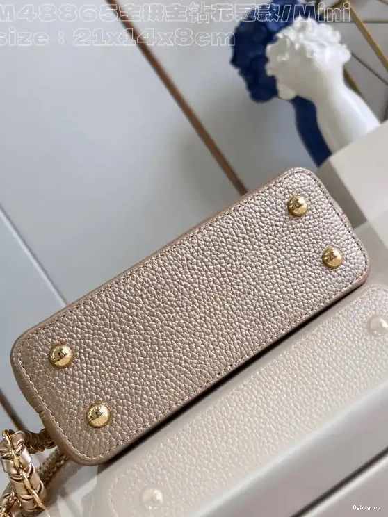 LOUIS MINI-21*14*8CM VUITTON CAPUCINES 0409